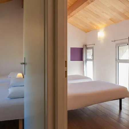 Hotel Domaine Du Normandoux, The Originals Relais 3*